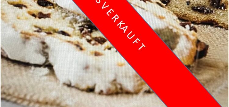 Frischer Stollen mit und ohne Marzipan Frischer Stollen mit und ohne Marzipan